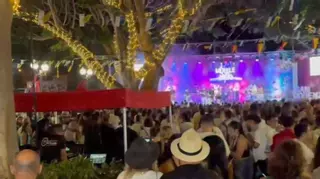 Miles de personas presencian la quema de Fuegos Artificiales de las Fiestas de San Lorenzo