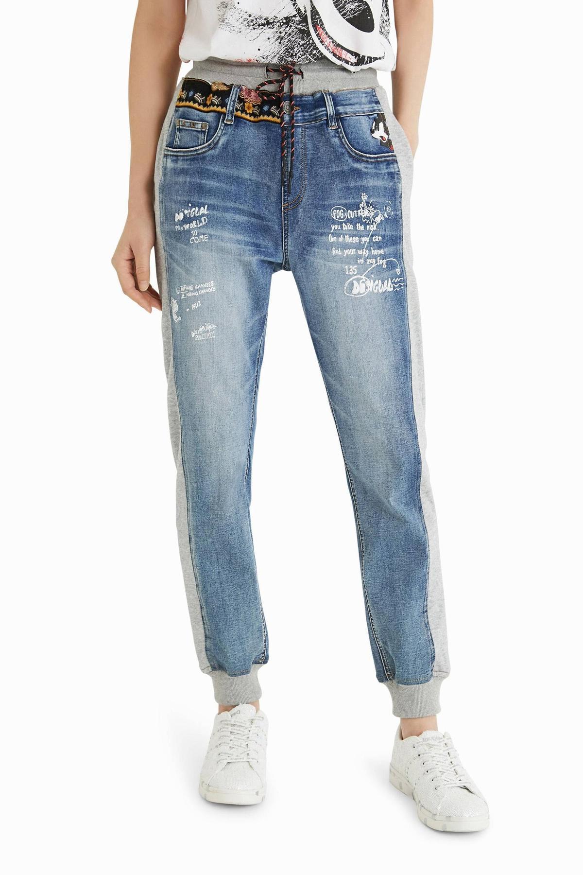 Pantalón vaquero jogger de Mickey Mouse