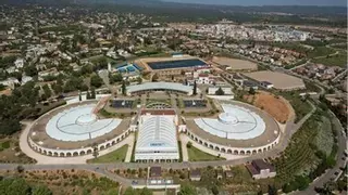El Ayuntamiento licita por seis millones el suministro eléctrico de Aucorsa, Vimcorsa, Sadeco, Emacsa y Cecosam