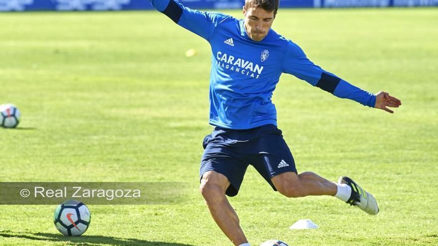 Alberto Zapater se entrena al margen del grupo