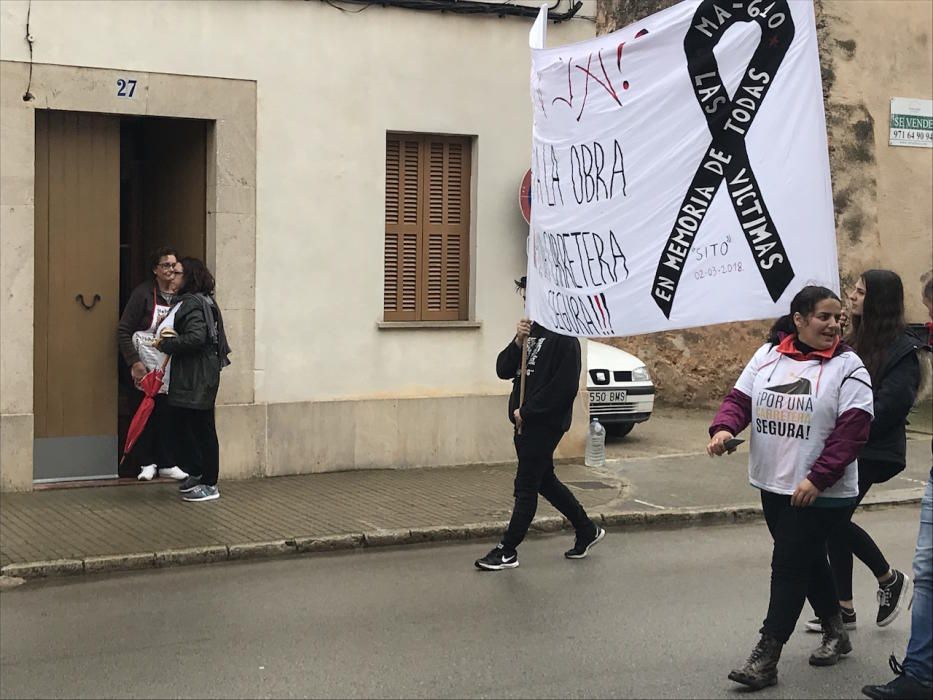 Cerca de cien personas reclaman la mejora urgente de la carretera ses Salines-Colònia de Sant Jordi