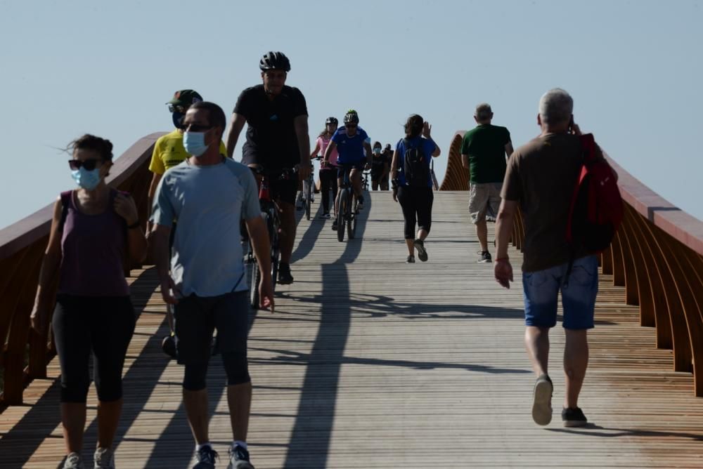 Inauguración de la pasarela peatonal sobre el río Guadalhorce, en Málaga.