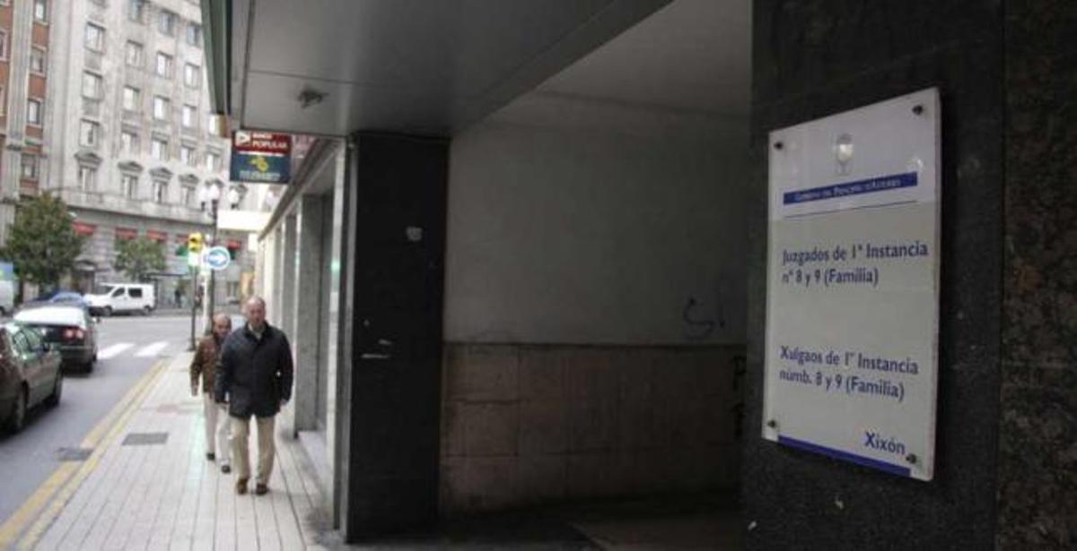 Sede de los juzgados de familia de Gijón, en un edificio situado en la calle Donato Argüelles.