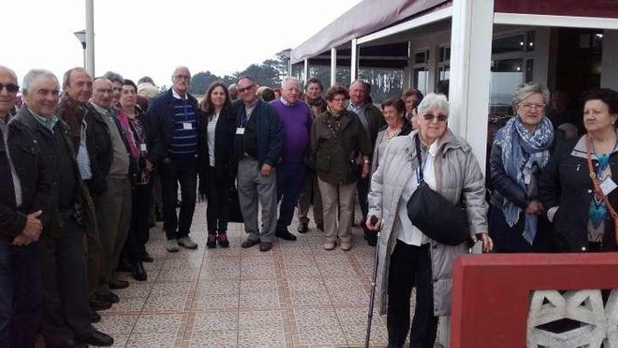 Mayores, ayer, en su excursión al castro de Santa Tecla y A Guarda.