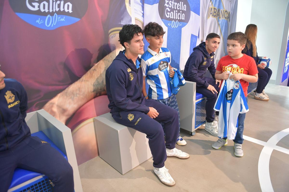Yeremay Hernández, Luismi Cruz, Millene Cabral y
Noé González han estado presentes en la inauguración y han firmado autógrafos a los deportivistas Yeremay Hernández, Luismi Cruz, Millene Cabral y
Noé González han estado presentes en la inauguración y han firmado autógrafos a los deportivistas