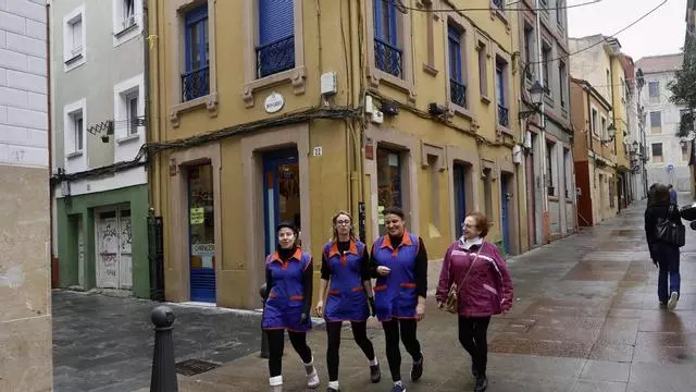 Cierra tras 46 años la carnicería las Cuatro Esquinas de Cimavilla, en Gijón