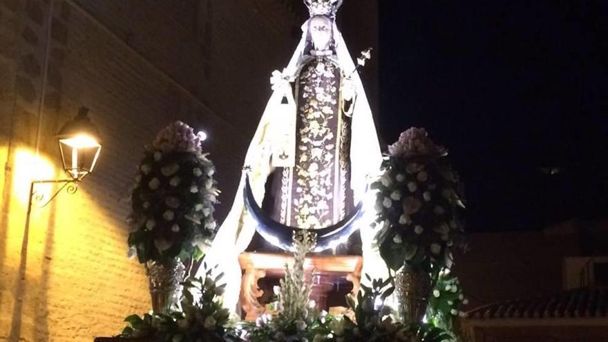 La procesión de la Virgen del Carmen preludia el cierre festivo