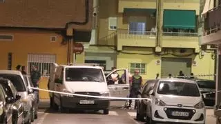 Matan a un joven de dos disparos en plena calle en Benetússer