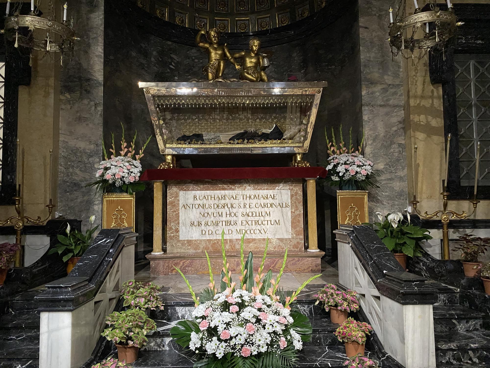 Dieser Altar ist in einer Seitenkapelle der Klosterkirche Santa Magdalena