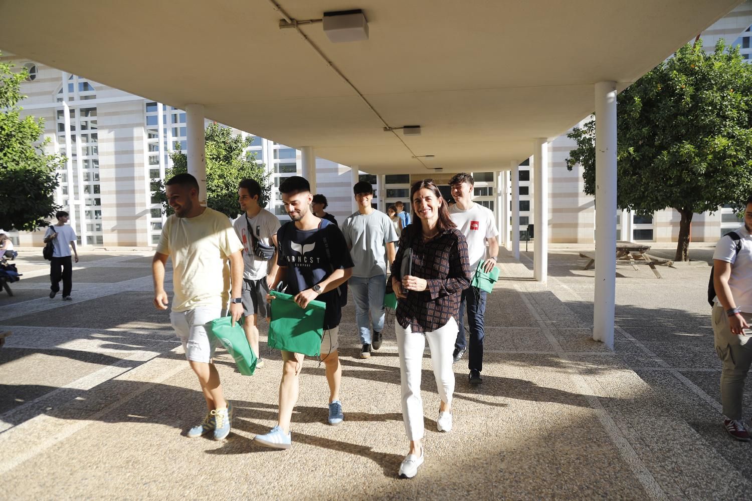 El retorno de la actividad a los institutos y la Universidad, en imágenes