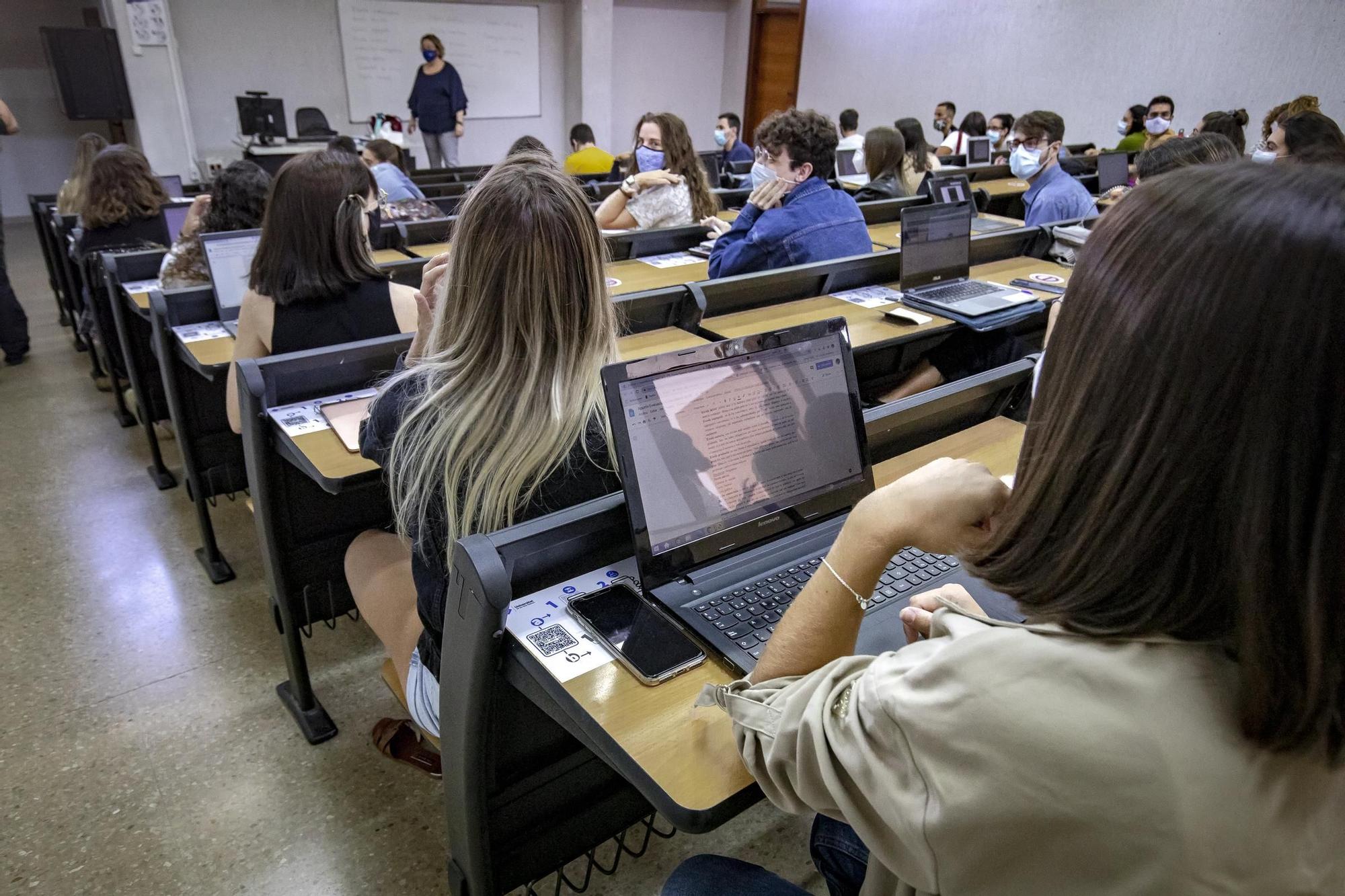 La UIB empieza el curso con tres profesores y 22 alumnos bajas por covid