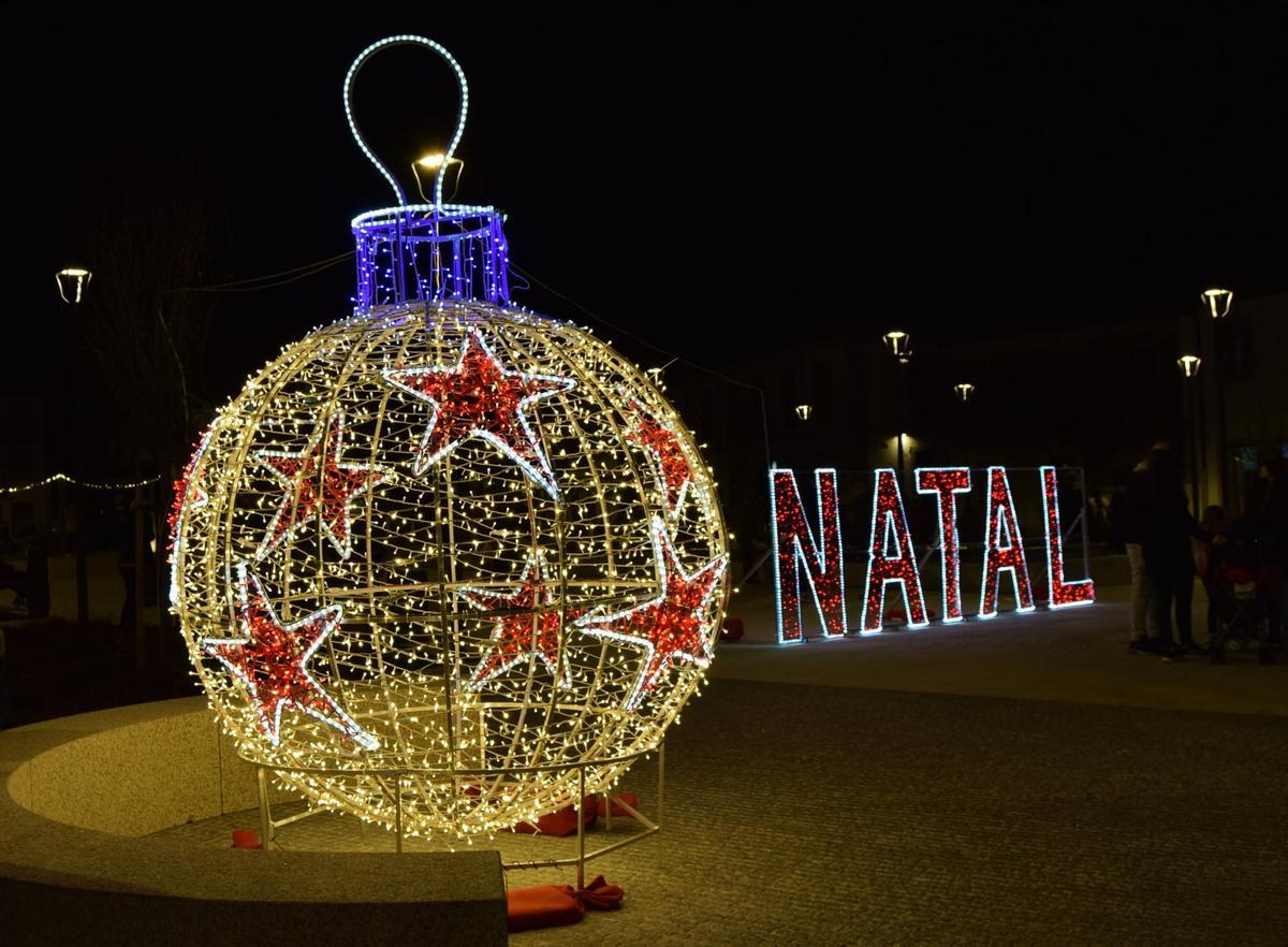 Luces de Navidad en la localidad portuguesa de Monçao.