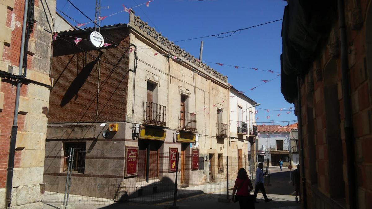 Edificio de la calle Derecha de Fuentesaúco