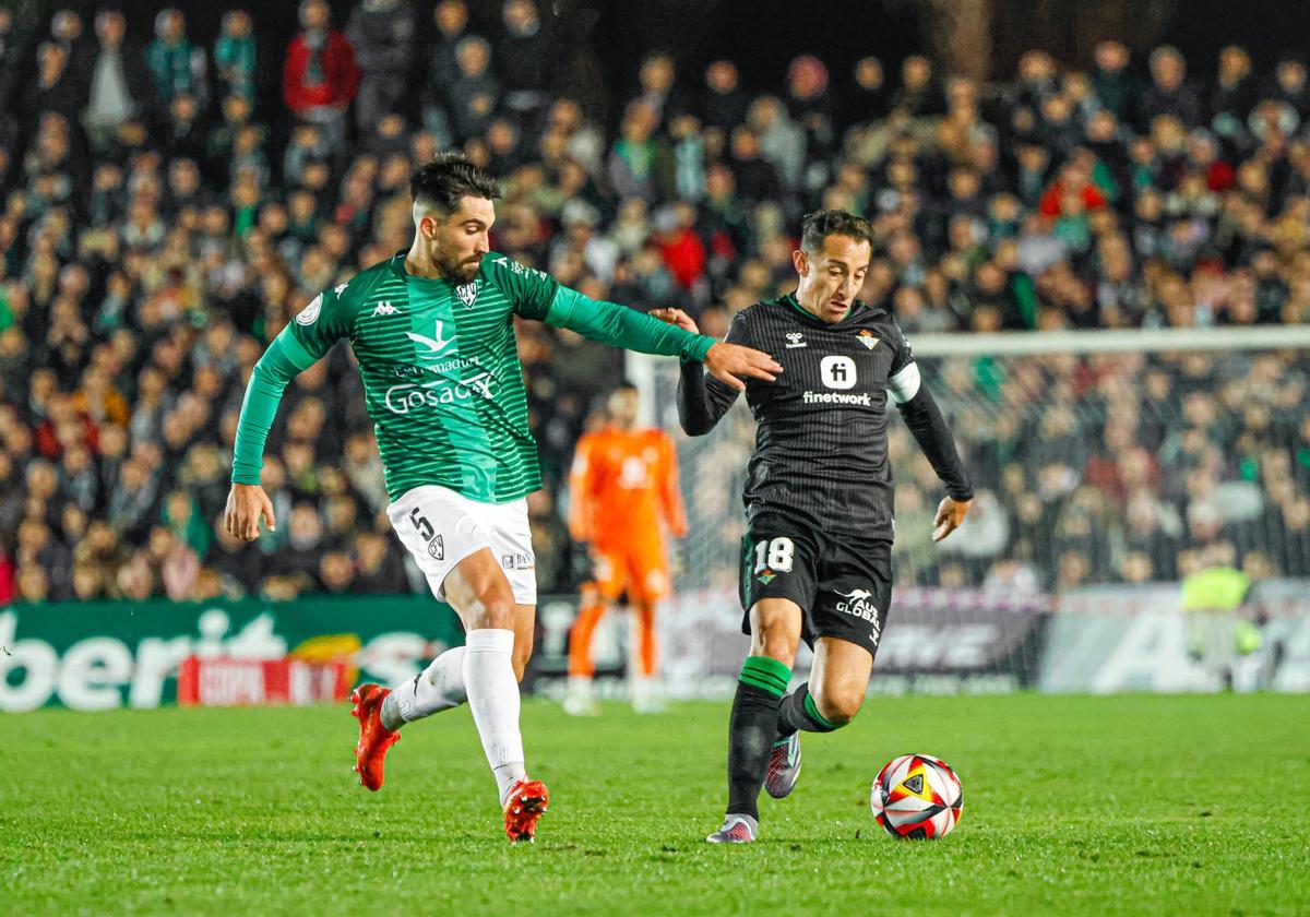 Relu y Guardado, durante el partido.