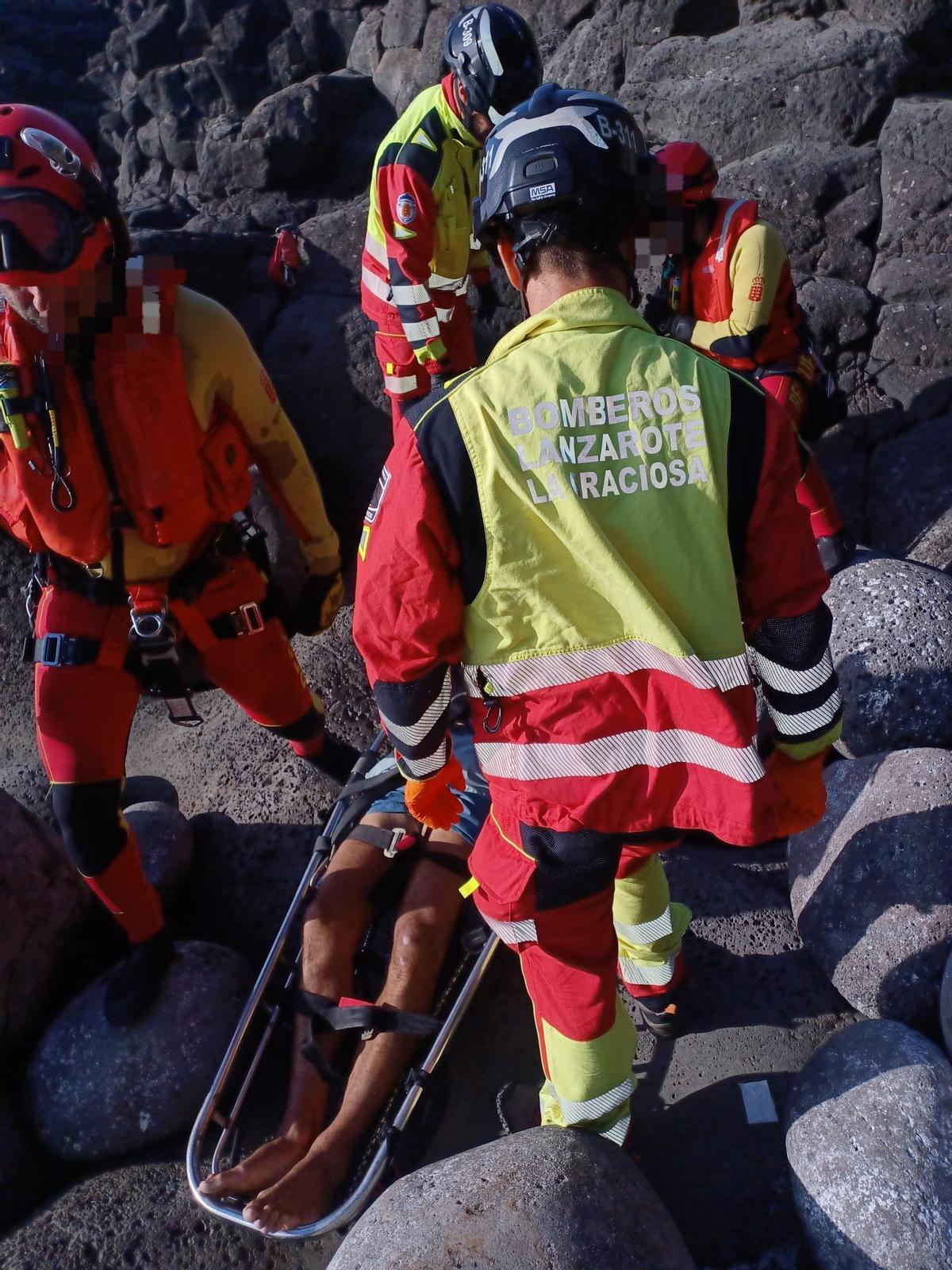 Rescatan a un varón en Los Charcones