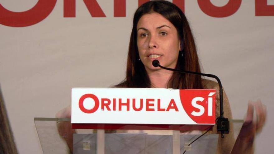 Carolina Gracia se compromete a ampliar el centro social de Hurchillo