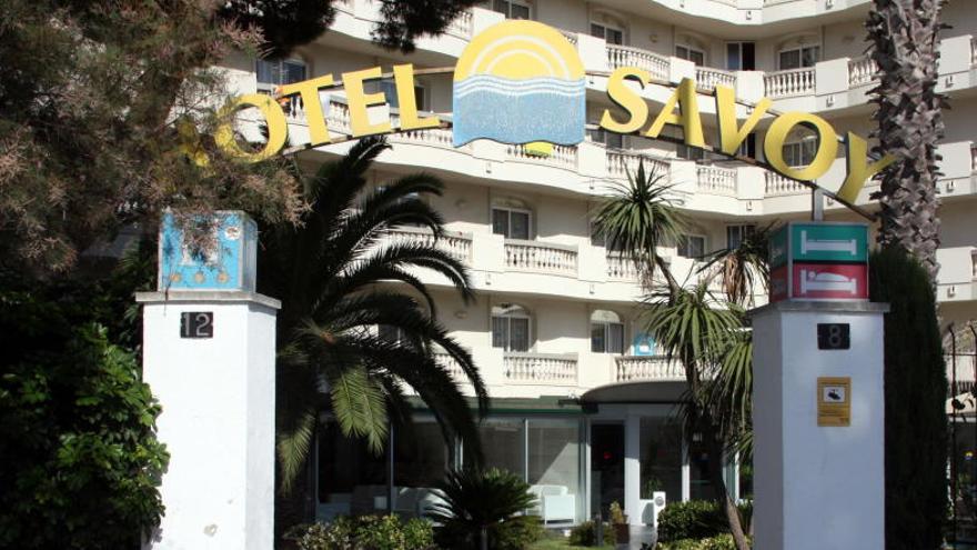 Desconcert entre els clients dels dos hotels de Lloret que han de tancar en les propers 24 hores