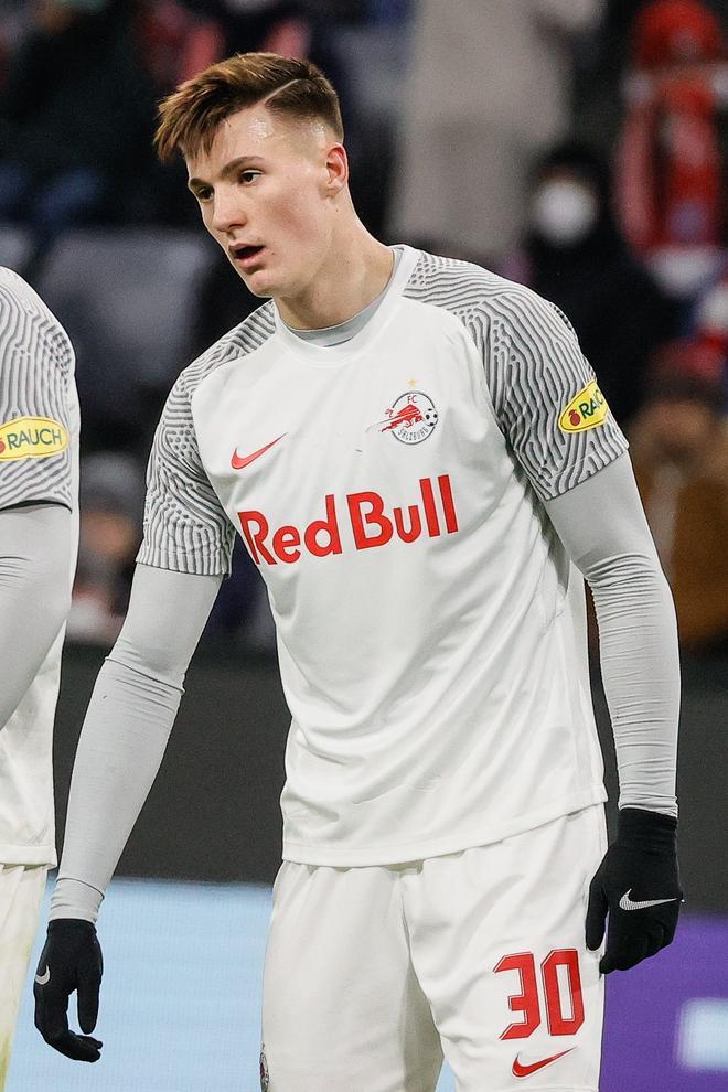 Sesko (19), espigado delantero que también se estrenó con gol y asistencia esta temporada en Austria con el RB Salzburg