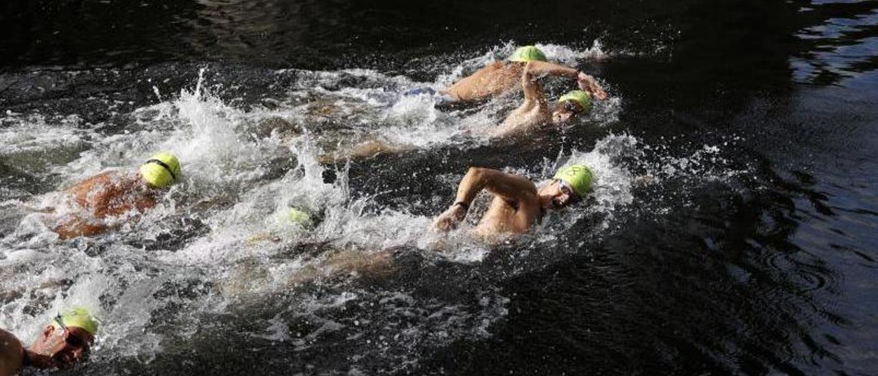 Un momento de la competición en el río Lérez. |   // GUSTAVO SANTOS