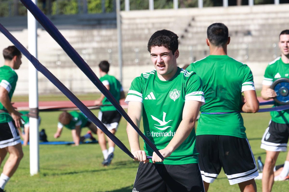 Iker Bidaurrázaga, uno de los juveniles que estos días entrena con el Cacereño.