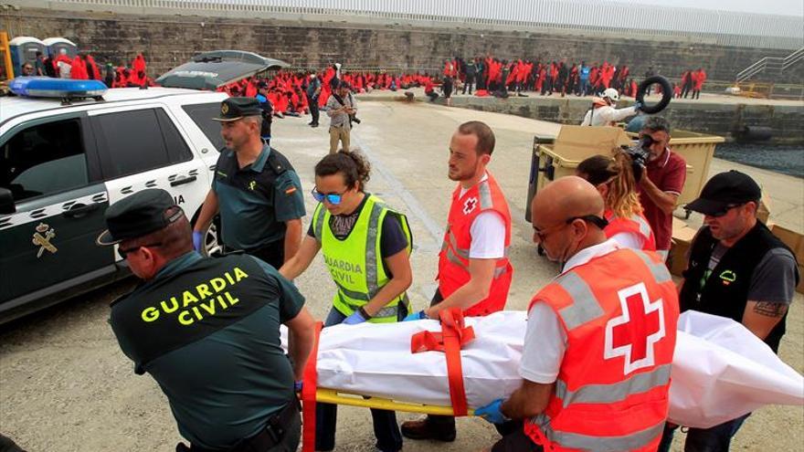 Cuatro muertos y 435 rescatados en 53 pateras en aguas del Estrecho