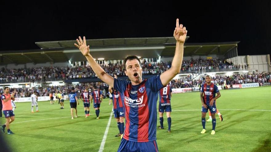 El Huesca regala su abono a los aficionados que se tatúen el escudo