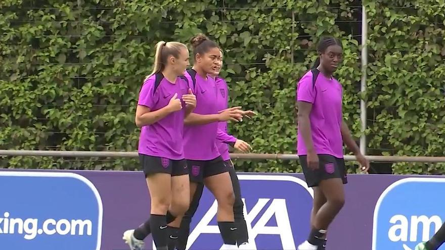 Wiegman denuncia los "ridículos" insultos racistas dirigidos a Carter