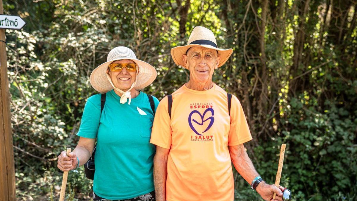 Trini Martínez i Antonio Morais, uns amants del senderisme a la riera de Merlès