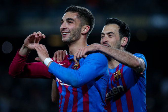 Ferran y Busquets celebran un tanto