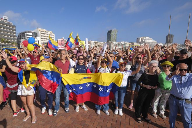 Manifestaciones de venezolanos por el paseo de Las Canteras