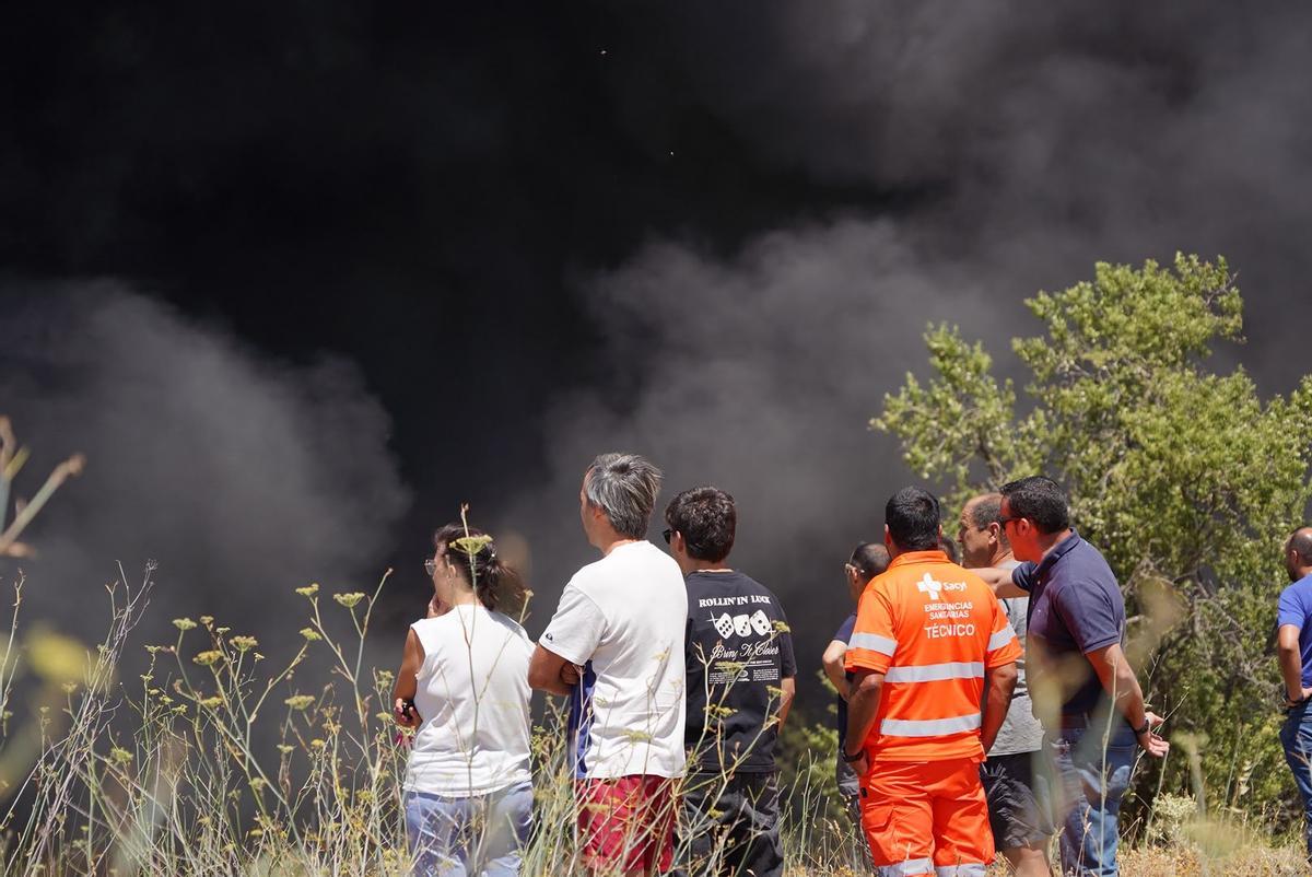 GALERÍA | Las imágenes del incendio en la planta de residuos Zaresa de Roales