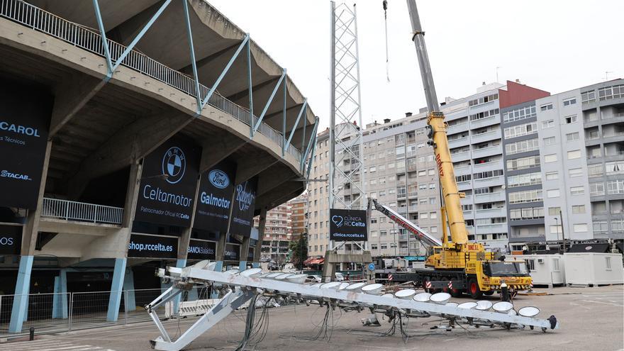 El Concello desmontará la próxima semana la torre de iluminación de la grada de Gol