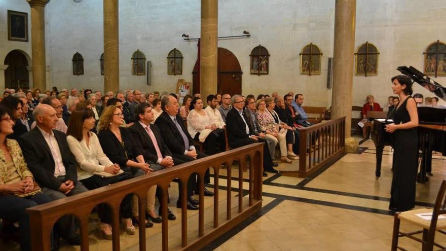 La gala, en la iglesia de Crist Rei, fue un año más de lo más sentida y concurrida, sobresaliendo las actuaciones musicales de calidad correspondidas con ovaciones.