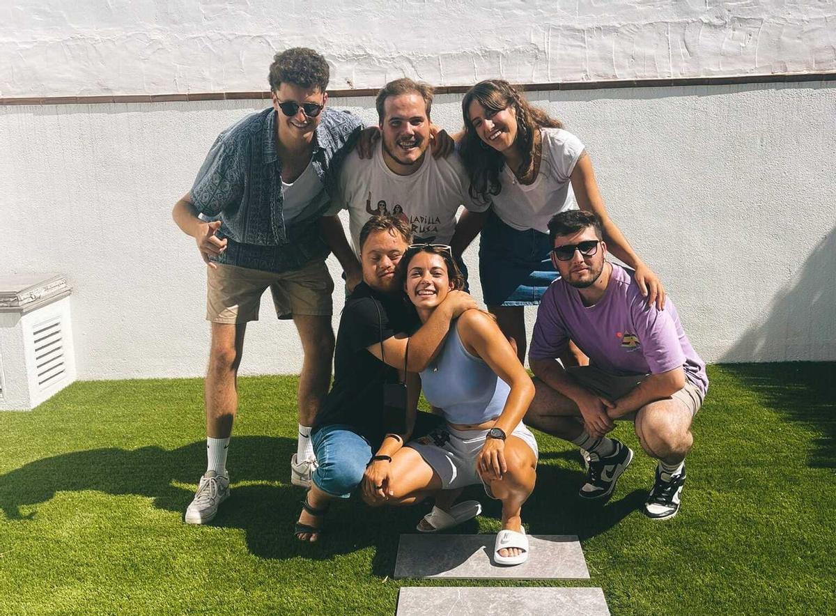 Aitana con su grupo de amigos este veranos