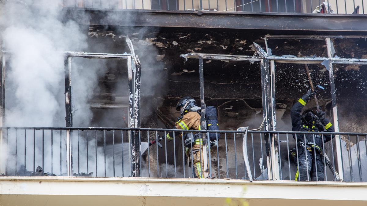 Alarma por un gran incendio en el centro de Ibiza