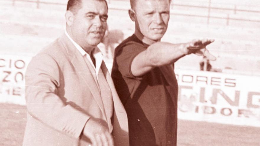 Kubala y Martínez Valero, durante el primer día del técnico en el Elche