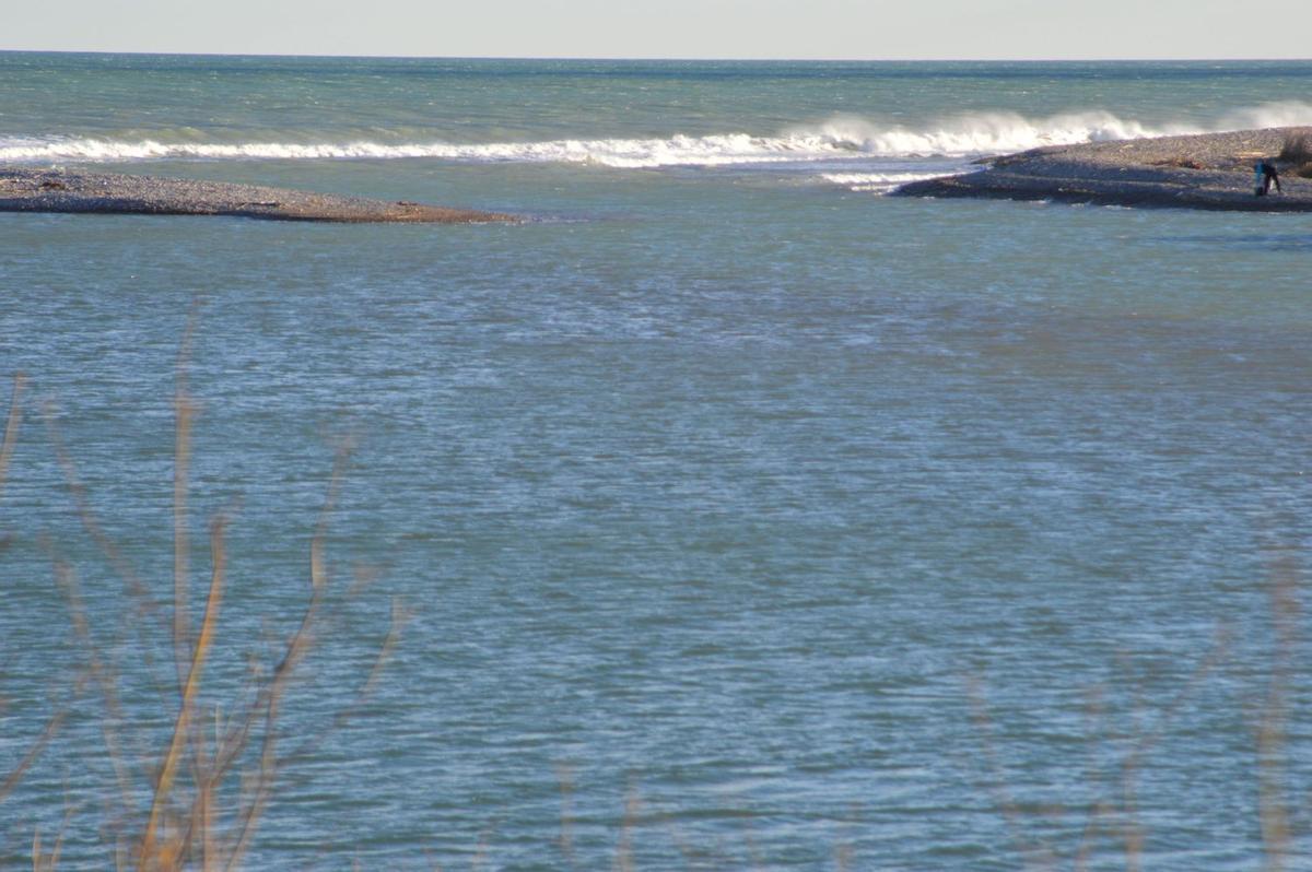 Imatge de la desembocadura del riu Millars en la mar Mediterrània.