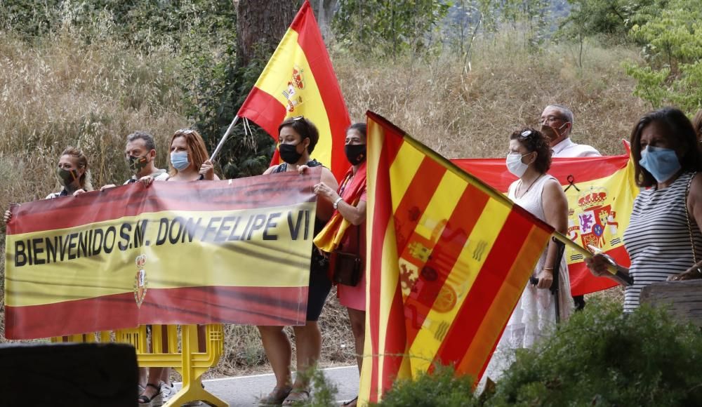 Els Reis visiten el monestir de Poblet enmig de protestes i un fort dispositiu policial