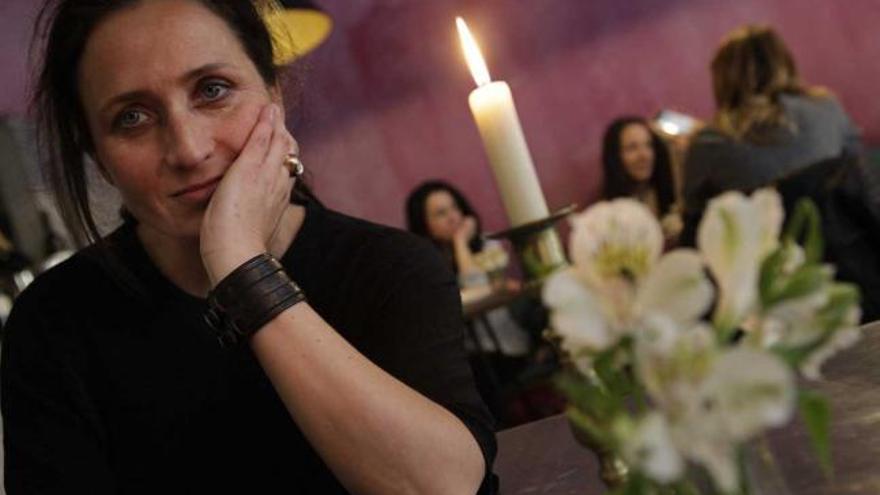 Beatriz Pando Moreno, ayer, en la cafetería que regenta en Gijón.