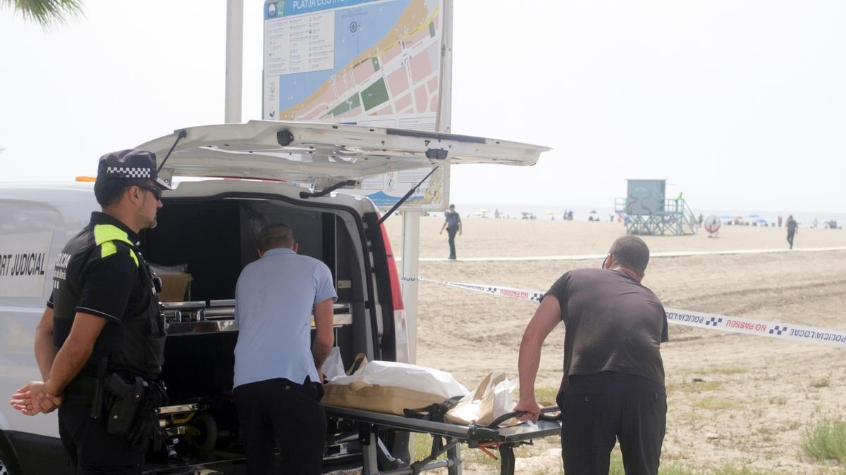 Aparece el cadáver de un bebé en una playa de Tarragona.