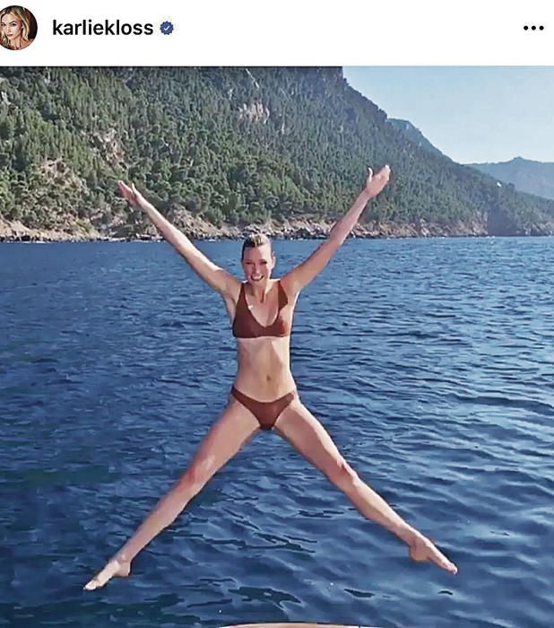 La modelo Karlie Kloss celebró su 27 cumpleaños en Mallorca a bordo del barco 'Rising Sun' de David Geffen rodeada de amigos y de su marido, el empresario Joshua Kushner, cuñado de Ivanka Trump.