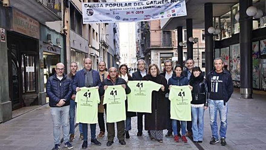 Organitzadors i patrocinadors ahir al carrer Nou de Girona.