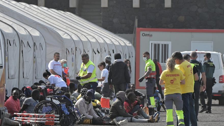 Inmigrantes rescatados este domingo y trasladados a El Hierro.