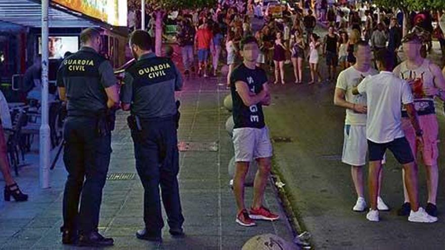 Los hechos ocurrieron el pasado fin de semana en un hotel de Magaluf donde se alojaban los tres amigos suizos.