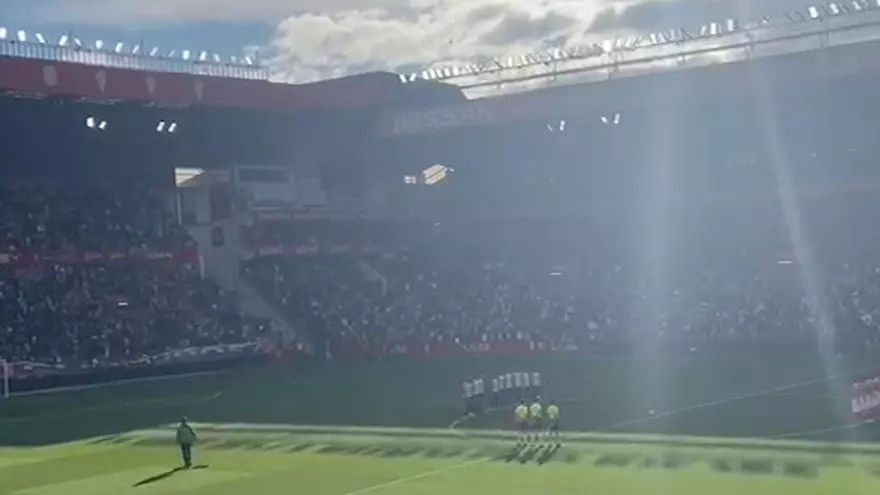 Minuto de silencio en El Molinón por el exjugador del Sporting Abel