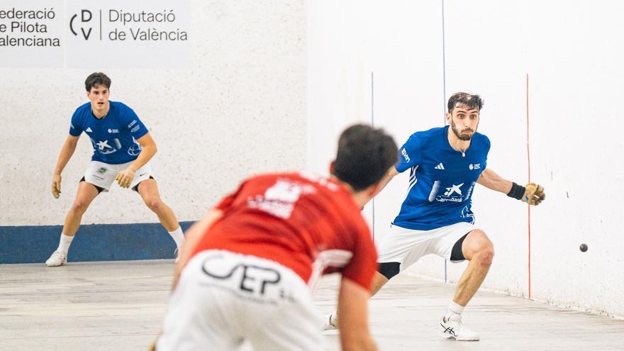 Los xeraqueros Vicent, Canari y David y la vallera Júlia mandan en la Lliga CaixaBank de raspall