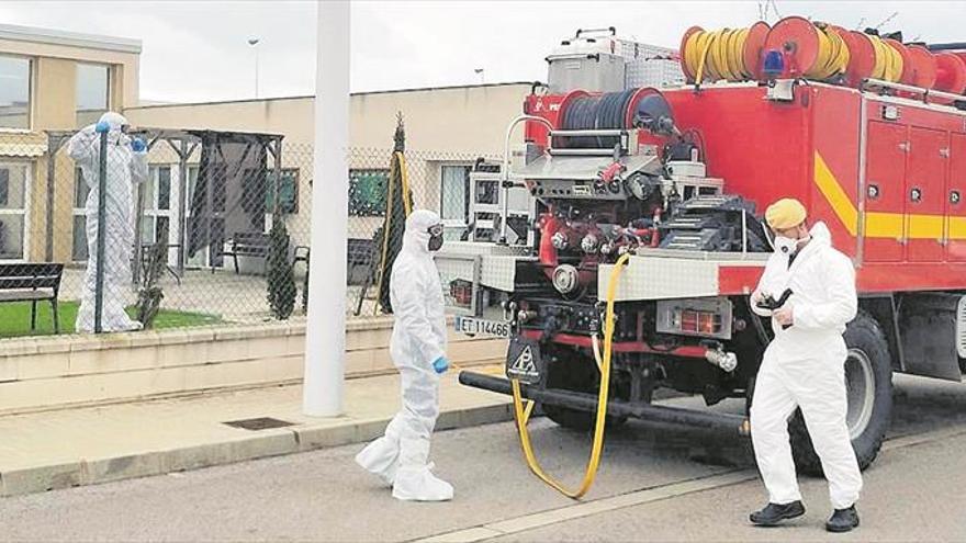 Trece inspectores de Sanidad supervisan residencias de Castellón para evitar brotes