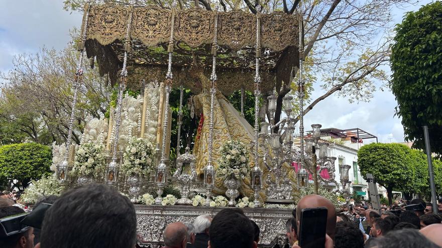 VÍDEO | A sones de Rosario de Montesion llega la Virgen de la Salud a la plaza de San Gonzalo