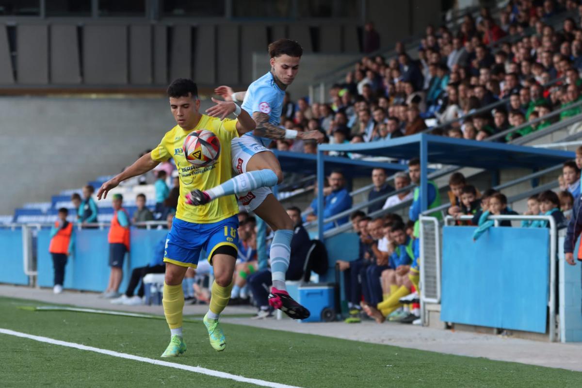 Lance del partido entre el Ciudad de Lucena y el Coria.