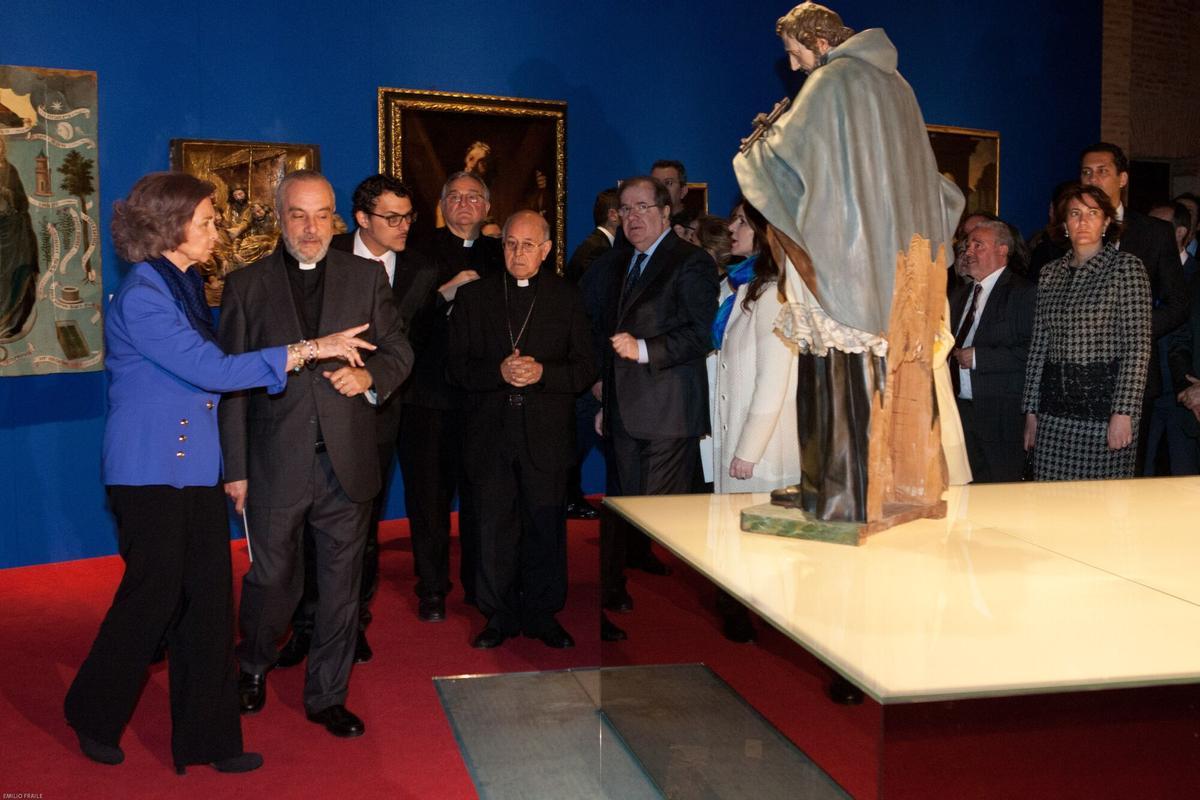 EXPOSICION DE LAS EDADES DEL HOMBRE 2016 EN TORO AQUA AQVA , INAUGURACION  LA REINA DOÑA SOFIA SIGUE ATENTA LAS EXPLICACIONES  DEL COMISARIO DE LA MUESTRA JOSE ANGEL RIVERA DE LAS HERAS